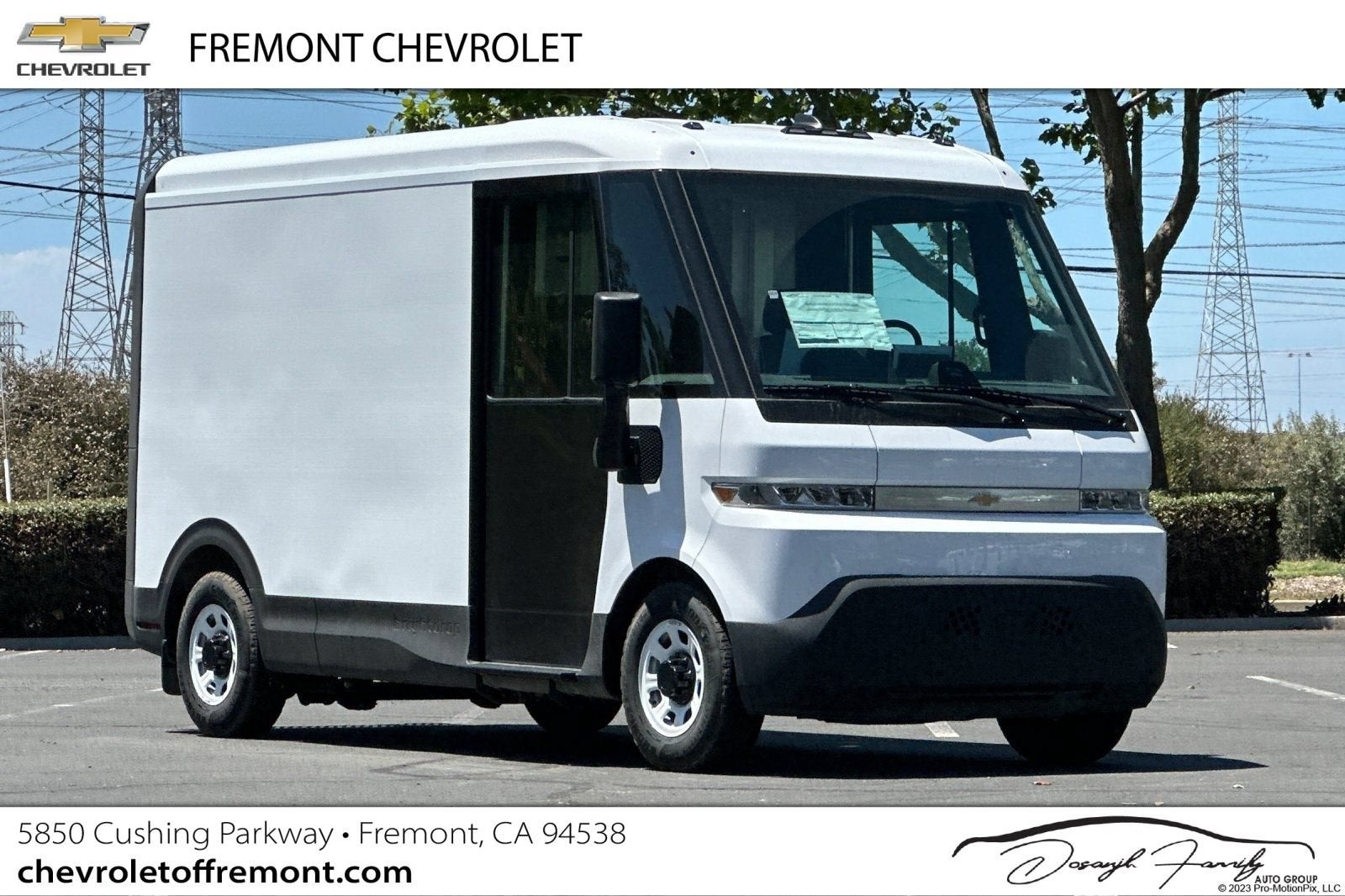 2025 Chevrolet BrightDrop 400 Base in Oyster White — front three-quarter view
