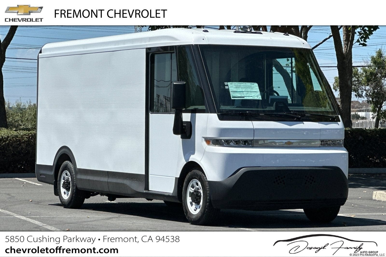 2025 Chevrolet BrightDrop 600 Base in Oyster White — front three-quarter view