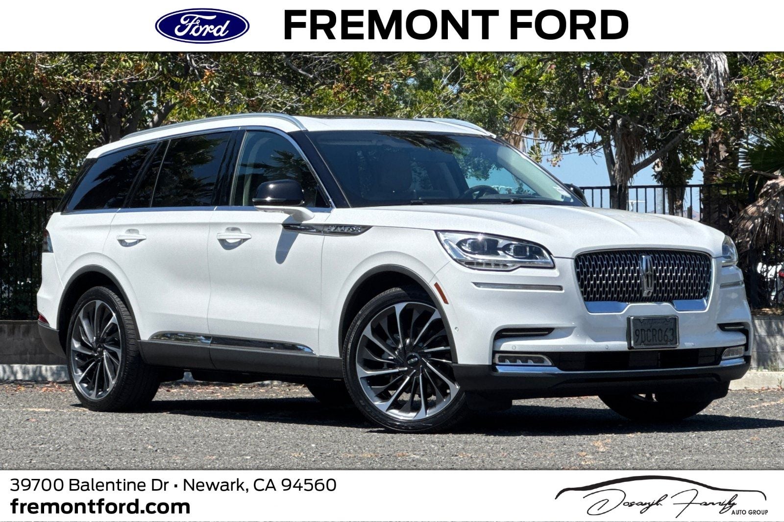 2023 Lincoln Aviator Reserve in Pristine White Metallic Tri-Coat — front three-quarter view